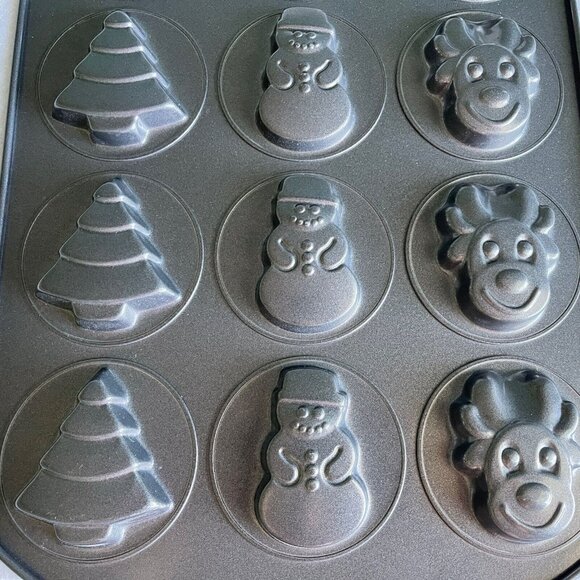 Wilton Xmas Cookie Mold 12 Cavity Pan Reindeer Snowman Tree Non Stick Jello Cand - Picture 10 of 12